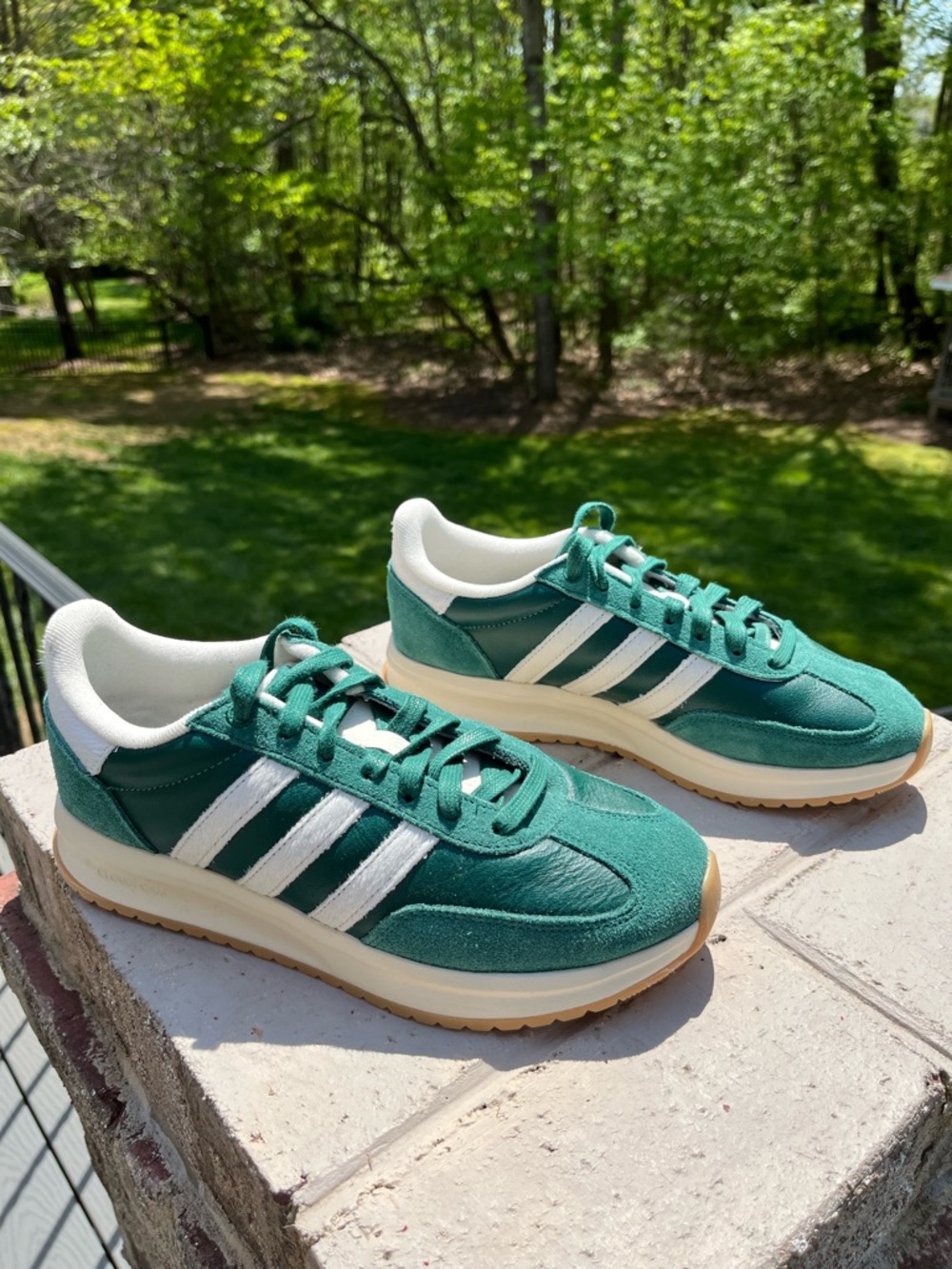 adidas Women’s Run 70s 2.0 Green Suede NWOT - Picture 2 of 5